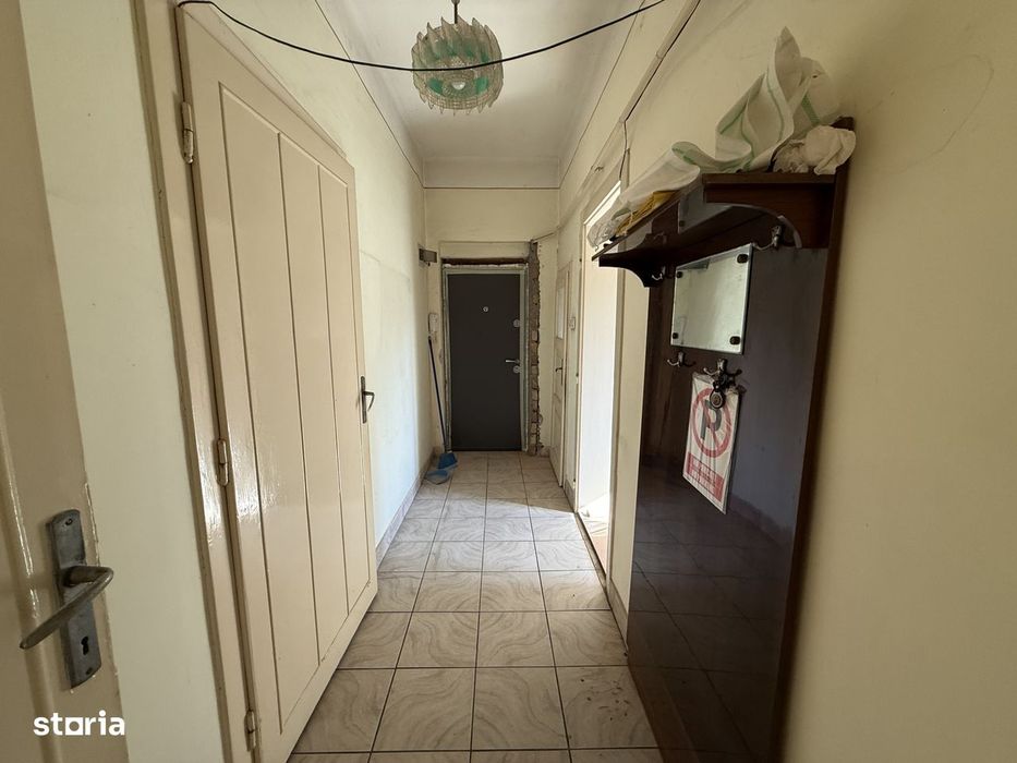 Apartament 3 camere, 72mp, etaj 1, 400m teren, garaj propriu- Complex