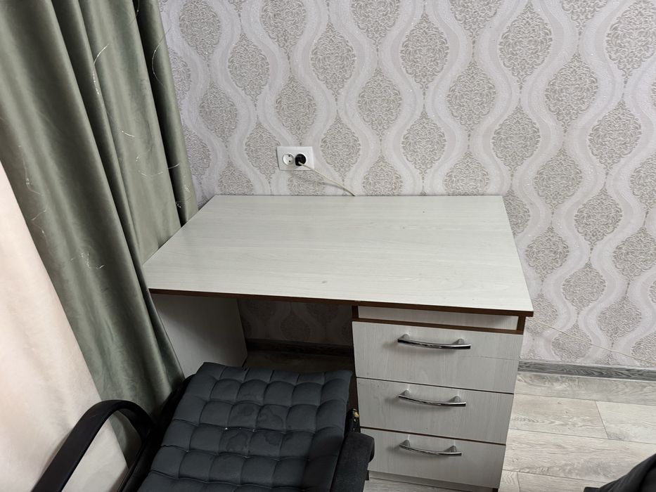 Письменный стол