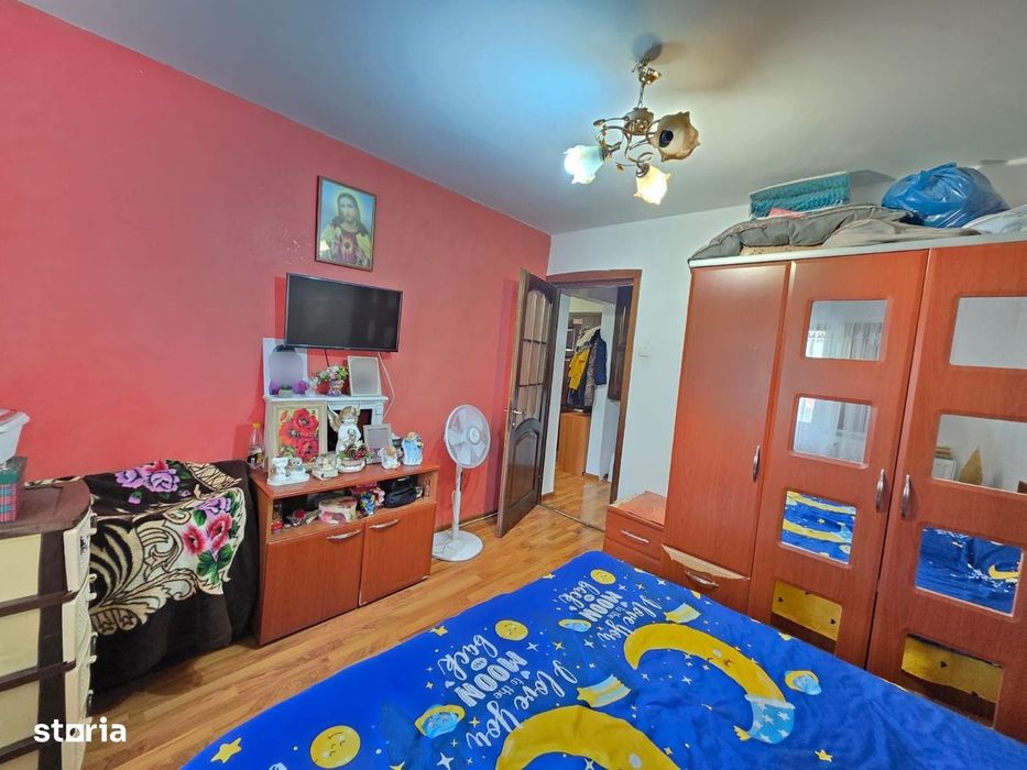 3 camere, decomandat, etaj 1, zona Favorit,  3 balcoane, renovat 2020