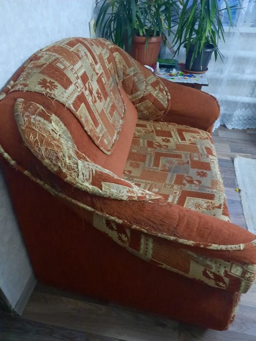 Продам два дивана