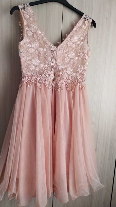 Официална розова рокля с тюл