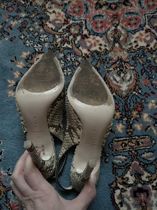 Pantofi decupati din piele de piton