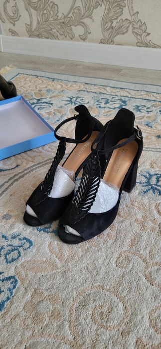 Чёрные туфли 38 размер