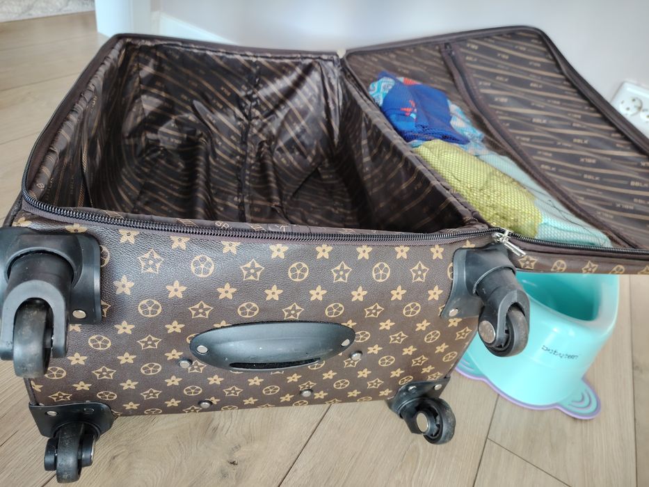 Продам чемодан новый