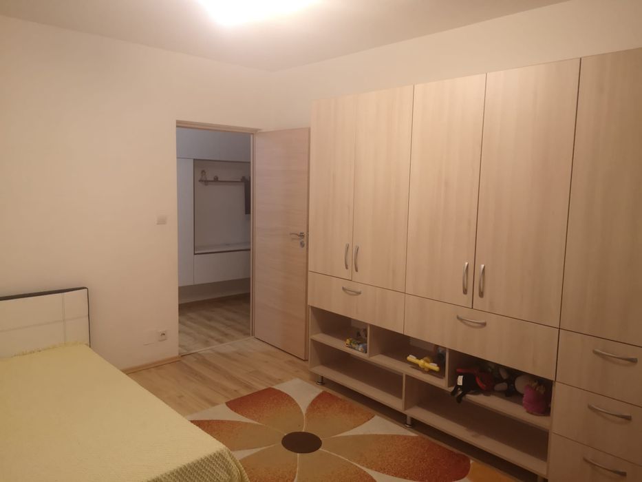 Închiriez apartament 3 camere Floresti Eroilor