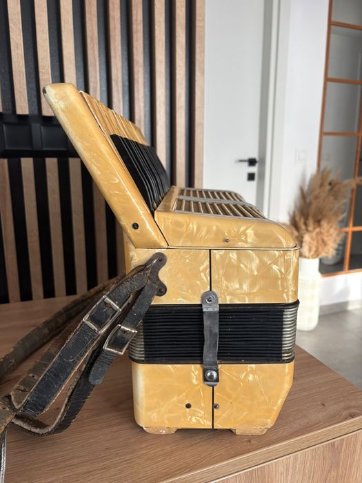 Acordeon Hohner Verdi 1 cu 48 de basi