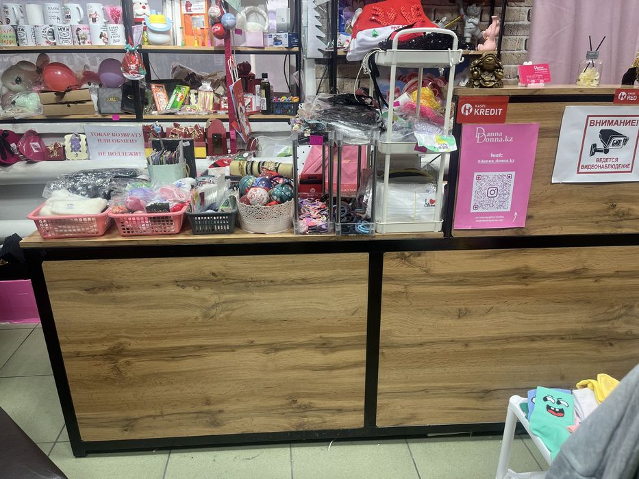 Продам стол ресепшн