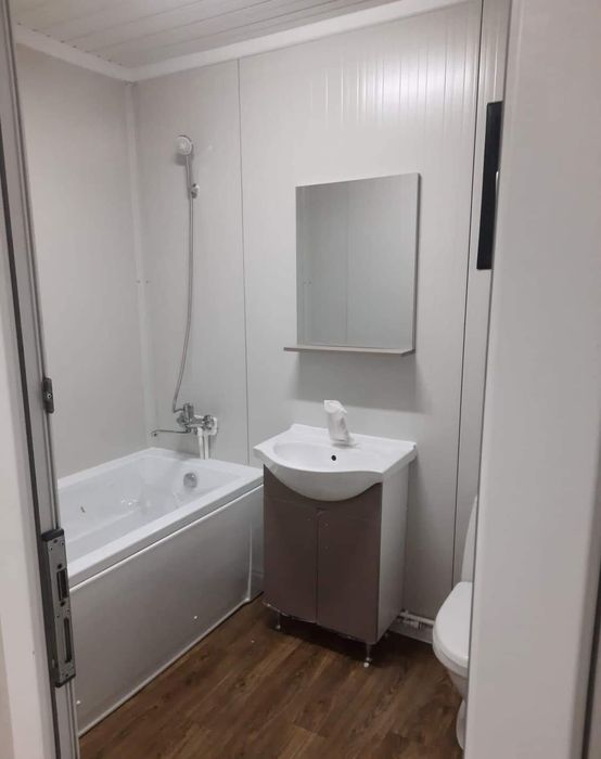 Vand containere trimit în toată țara fără avans