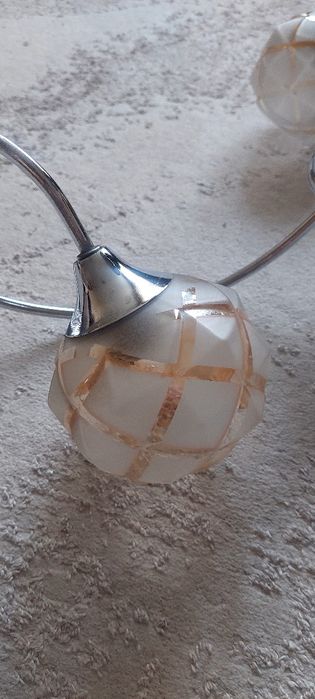 Люстра  б/у  3 плафона