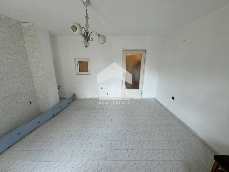 Продава се Двустаен апартамент в Варна, Цветен квартал - 64 кв.м за 1711 €/кв.м - Снимка #2