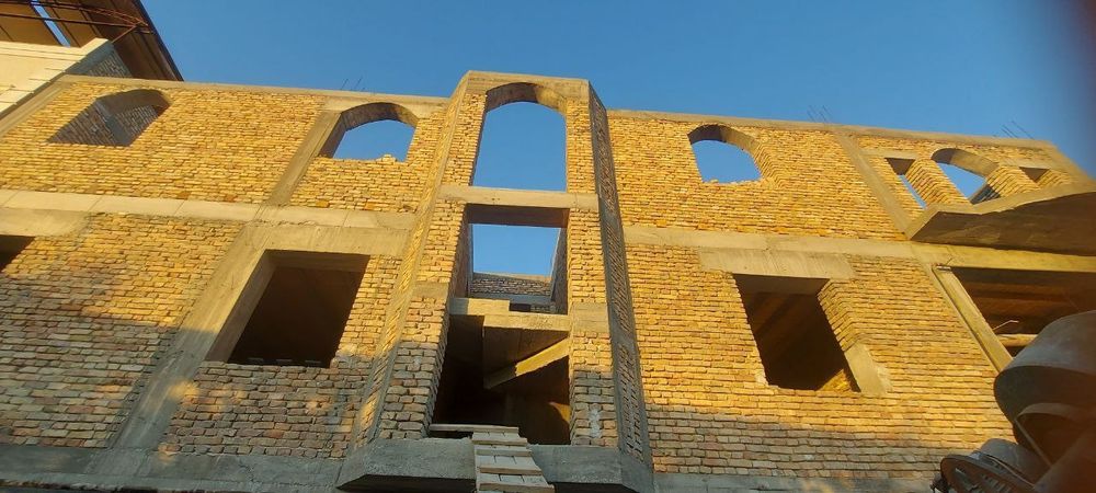 Uchastka kutaramiz. Fundamentdan Krishagacha.