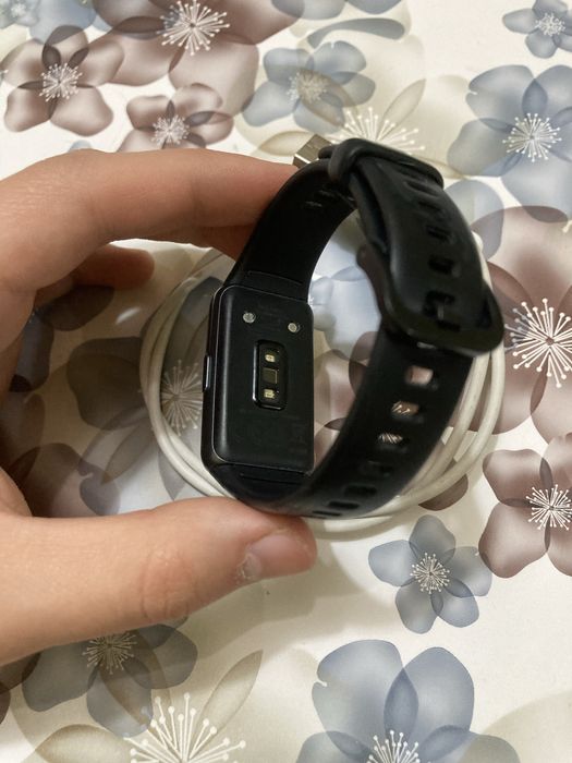 HUAWEI band 6  •срочно•