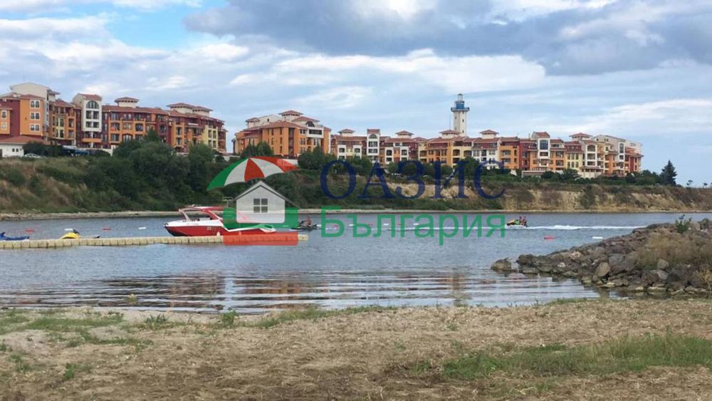 Два парцела земя в УПИ, с. Бата, местност "Помпена станция", по 5741 м2 всеки, общ. площ 11484 м2, за ниско застрояване до 10 м,