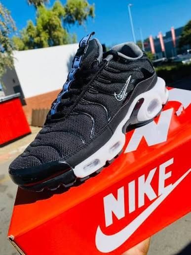 Vând din gama nike Femei Barbati
