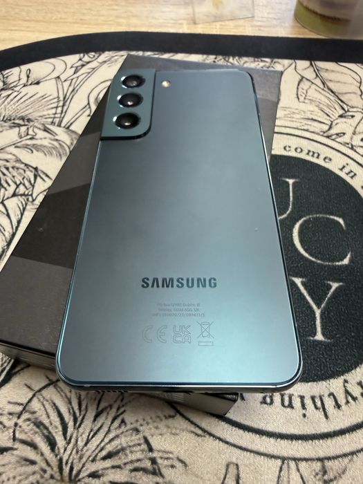 Samsung Galaxy S22 5G 8/128gb - комплект, отличен