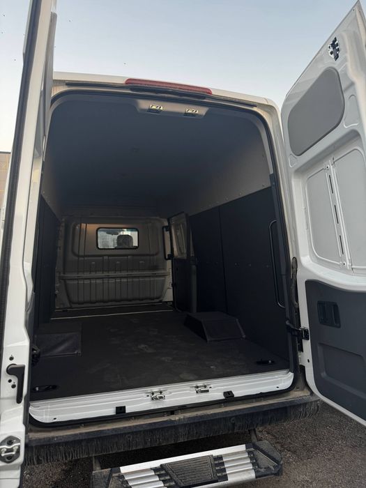 Jac Sunrey Furgon v nalichii