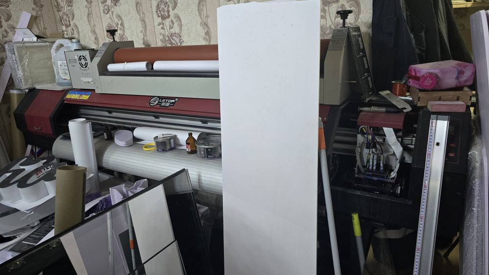 Широкоформатный интерьерный принтер