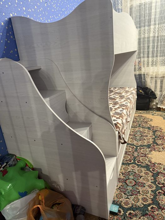 Кровать двухъярусная