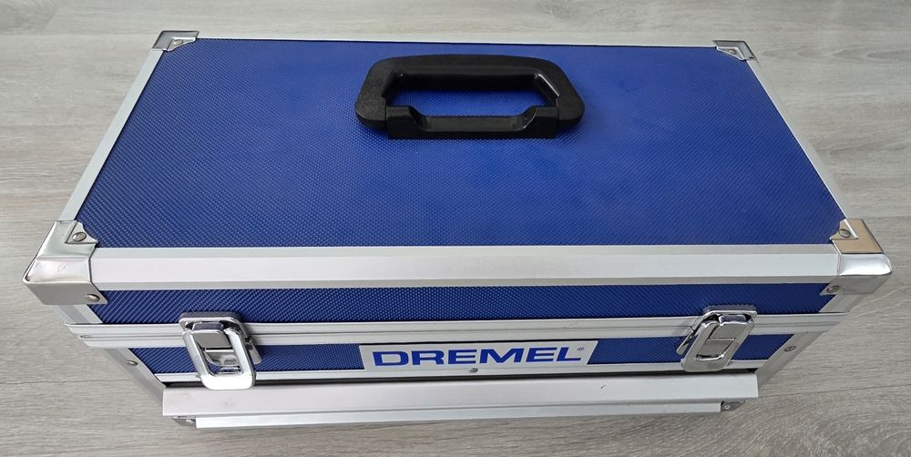 Dremel 8220_Unealta multifunctionala 12V, 2x2Ah