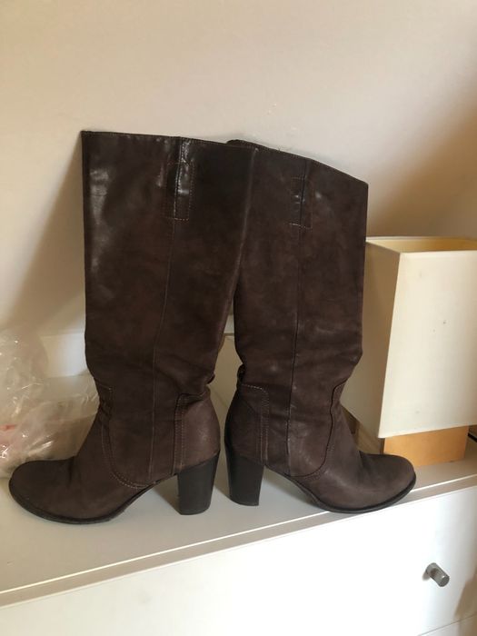 Cizme maro cu toc , piele intoarsa