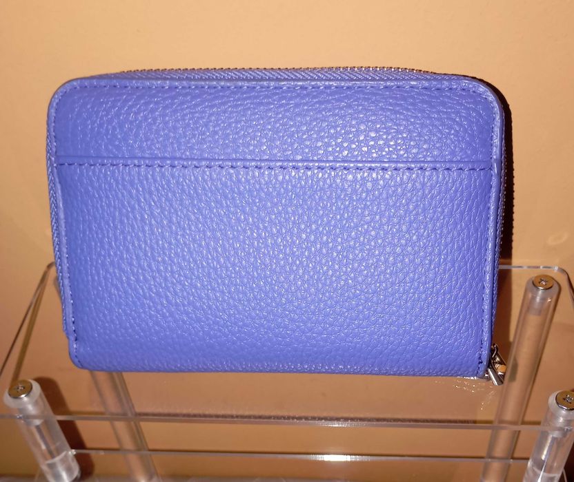 Дамски портфейли Parfois и козметични чантичка.