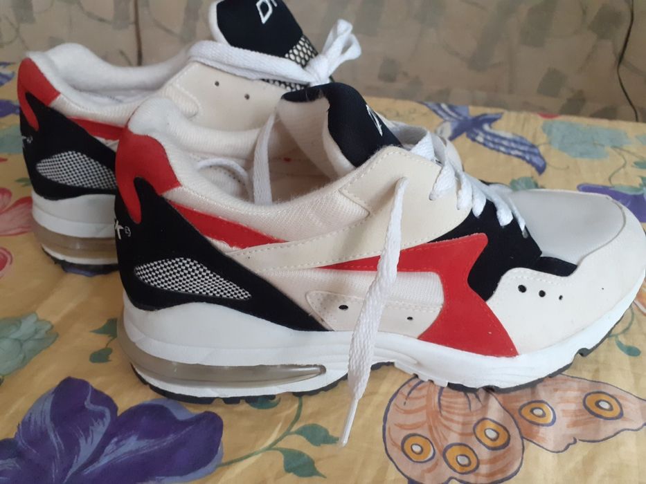 Нови спортни обувки