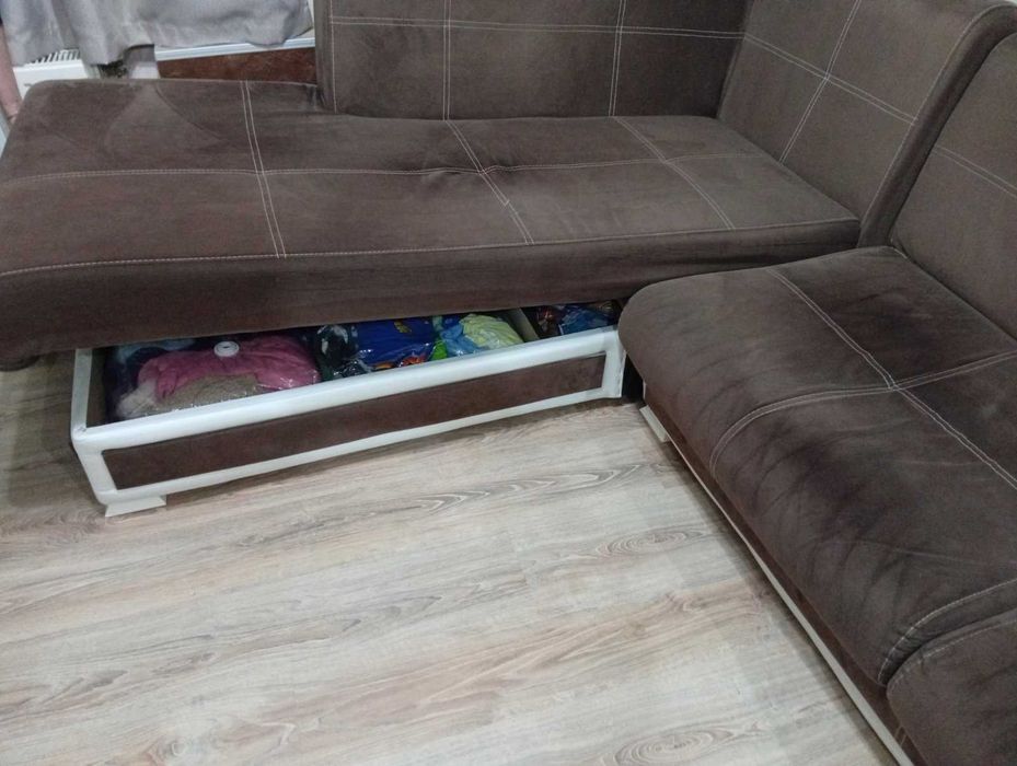 Ъглов диван за хол