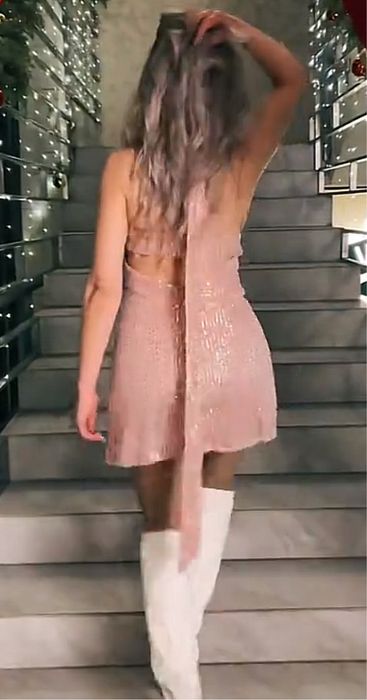 Платье розовое нарядное