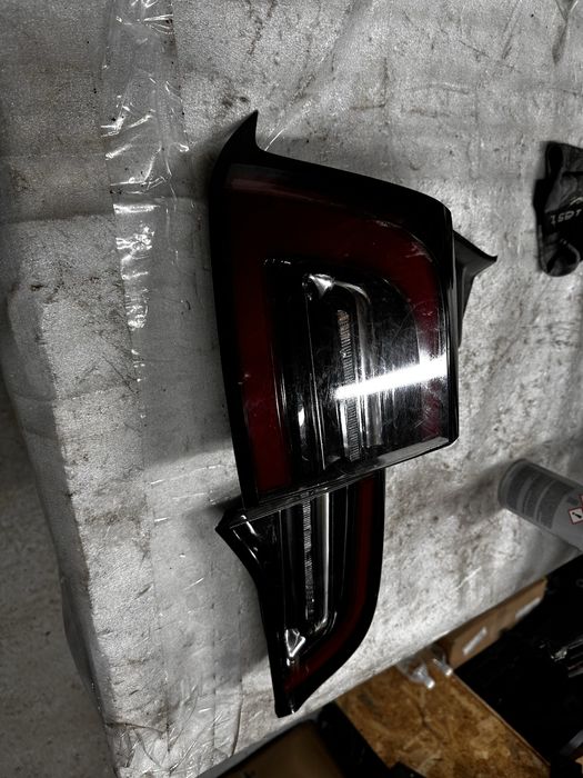 Stopuri stânga tesla 3.