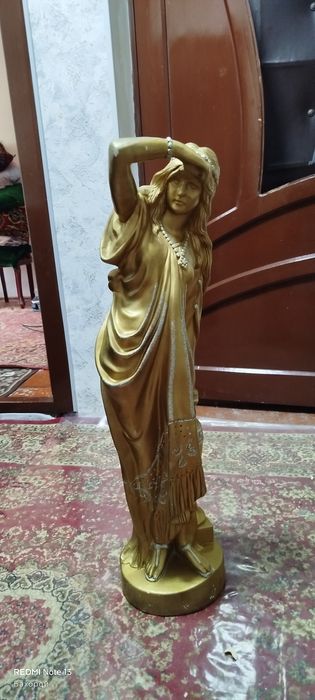 Статуэтка сотилади