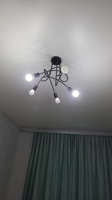 Люстры навесные современные