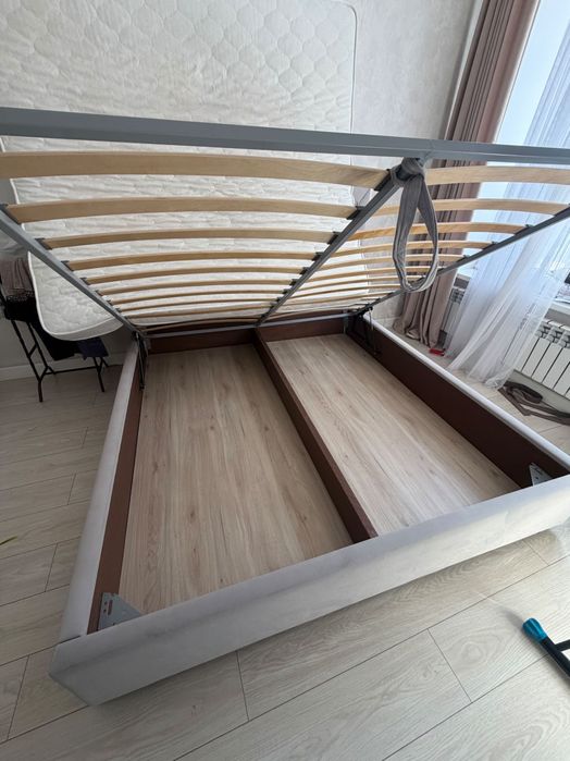 Продам кровать серая