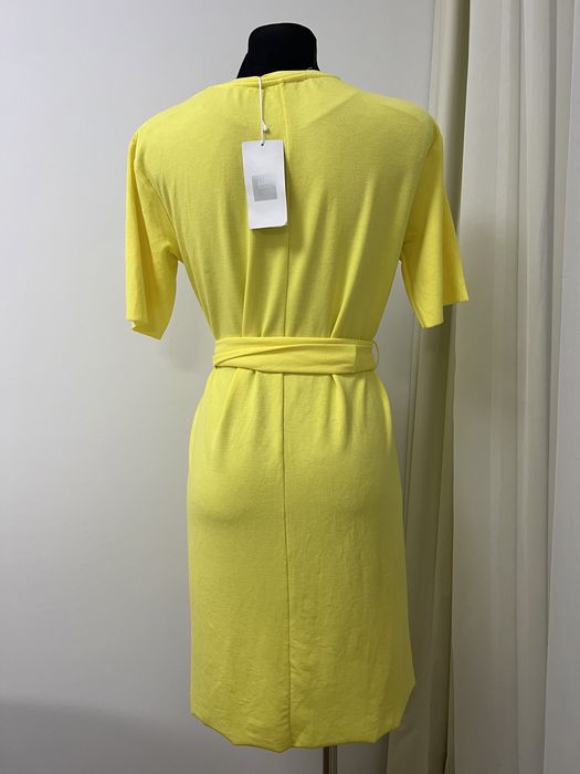 Vand rochie zara galbena material tricot se potriveste pt gravide