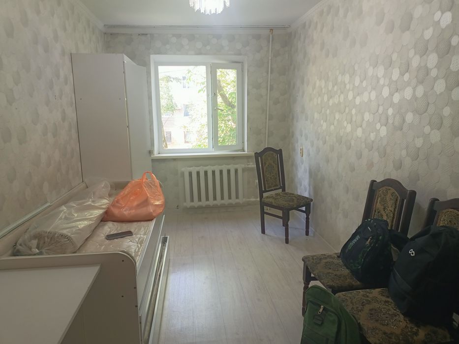 3 комнаталы үй арендаға беріледі, екінші этаж. Момышұлы 4.Нұр магазині – pohled 2