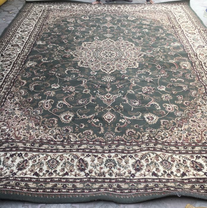 Палас большой зеленого цвета