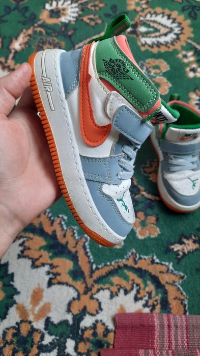 Продам детскую обувь