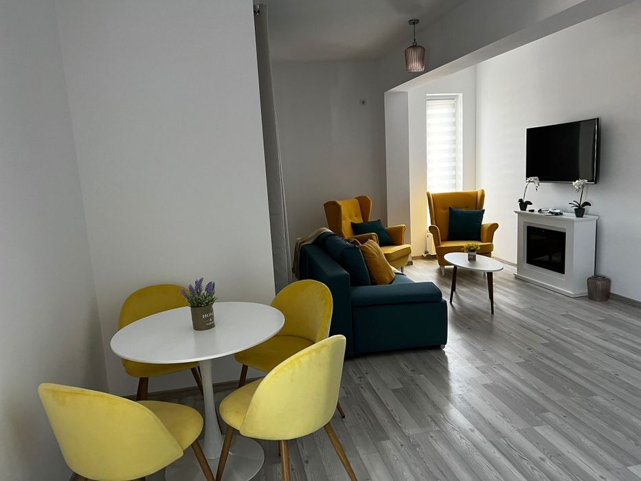 Închiriez apartament cu 2 camere