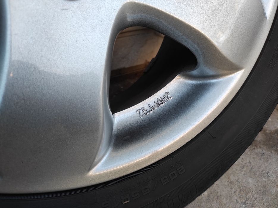 Гуми с джанти Мерцедес 16