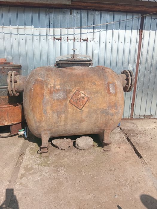 DE VÂNZARE bazin pentru vin.