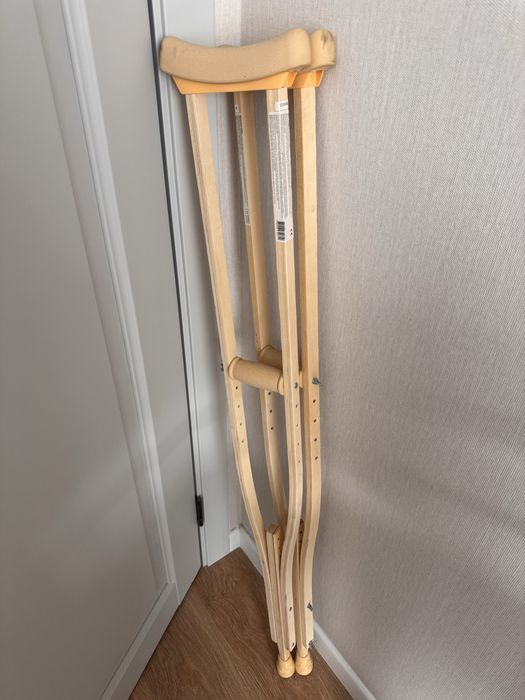 Балдақ, костыли деревянные