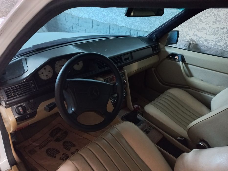 Мерседес 124 Сотилади.