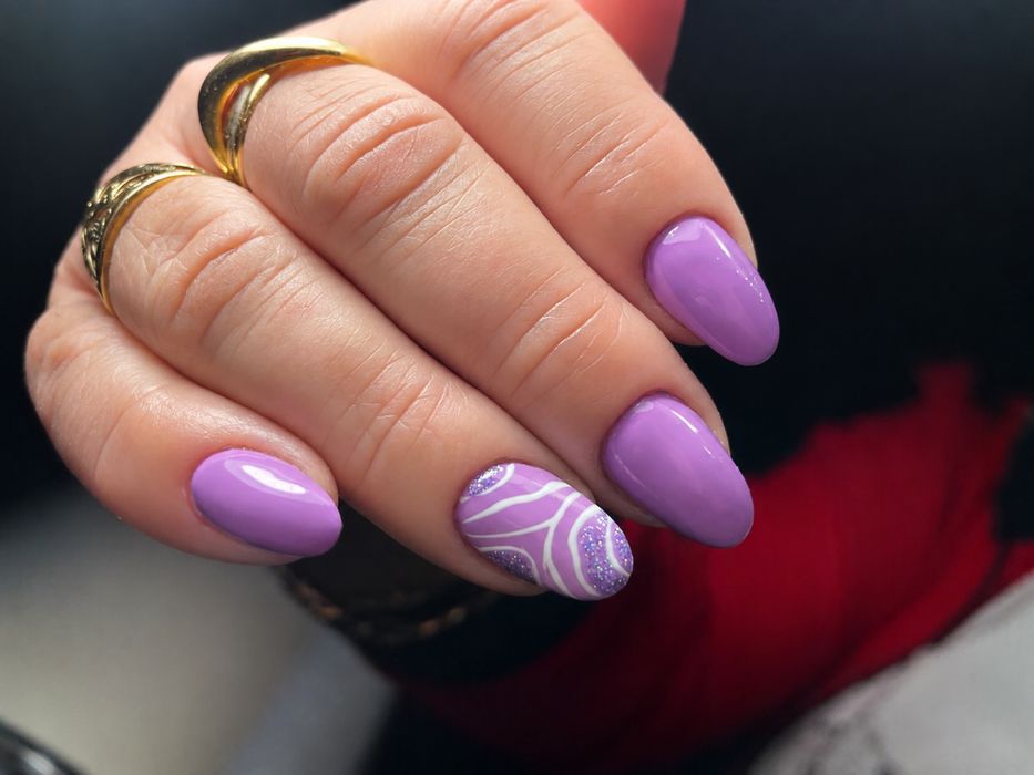 Realizez manichiura-pedichiura  gel și semi