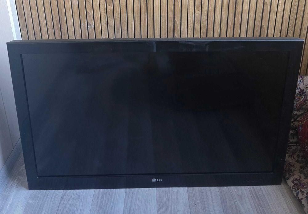 Телевизор LG 42CS560, 42" Full HD