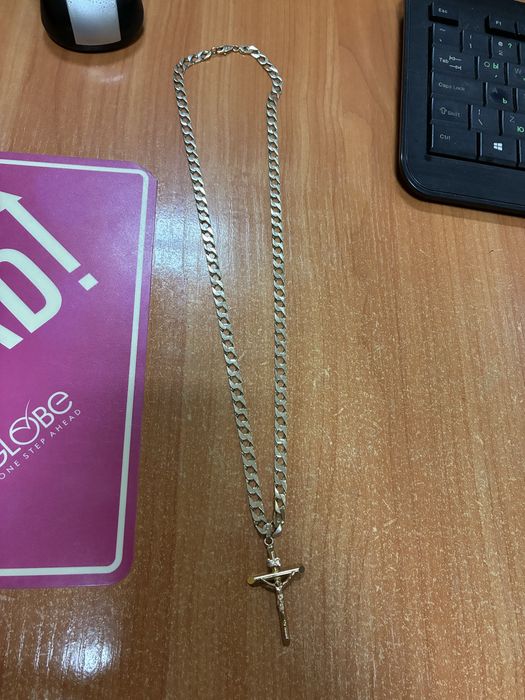 Златен синджир с кръст