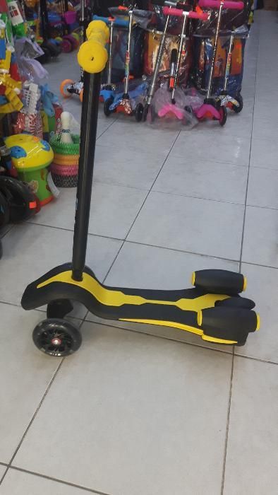 Тротинетка с LED светлини и мелодии до 70 кг.- 073