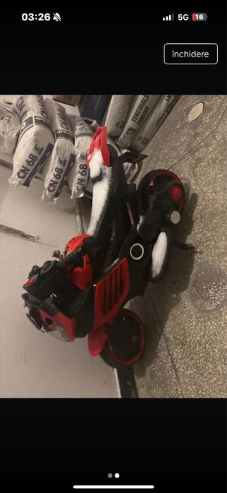 Motocicleta jucatie copii lipseste o roata ajutătoare in rest este ok