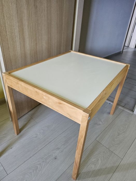 Сет маса с два стола и етажерка