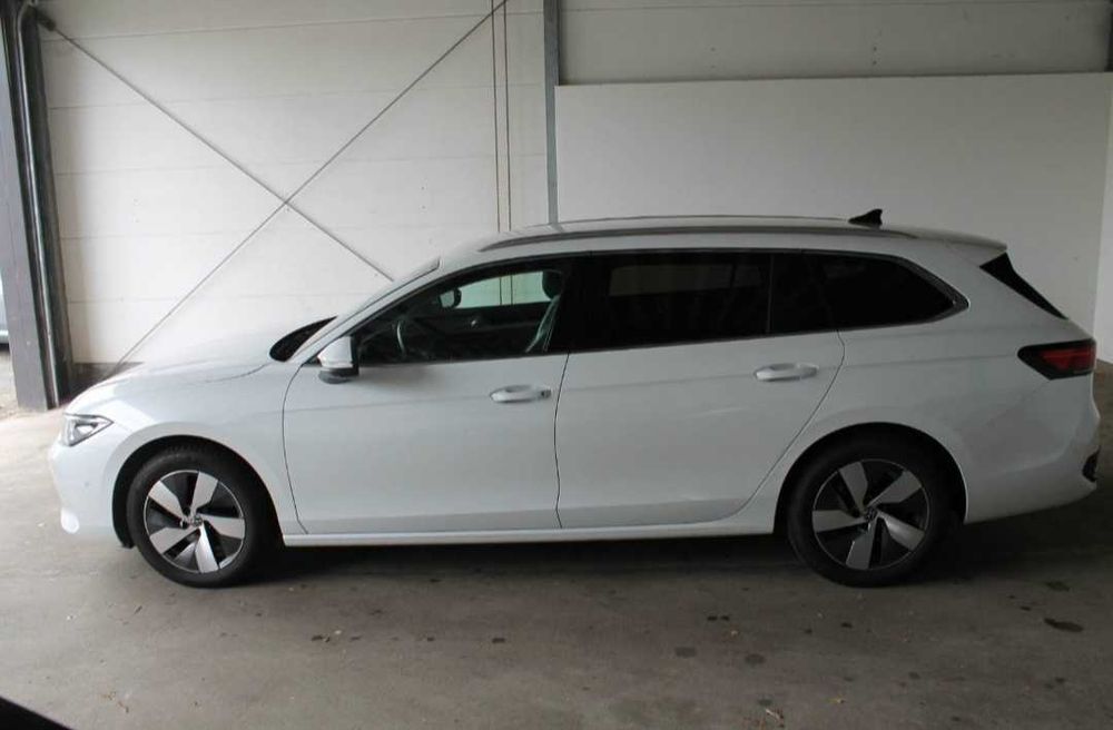 VOLKSWAGEN Passat 2024 — imagine 2