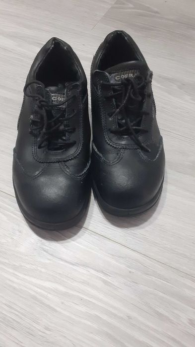 Bocanci , marimea 37, pret 70 lei
