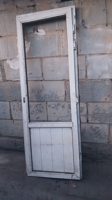 Продам пластиковые дверь